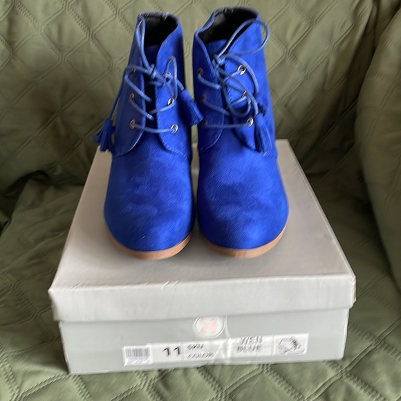 Sz 11M Royal Blue 3” High Heel Boots - Picture 2 of 3